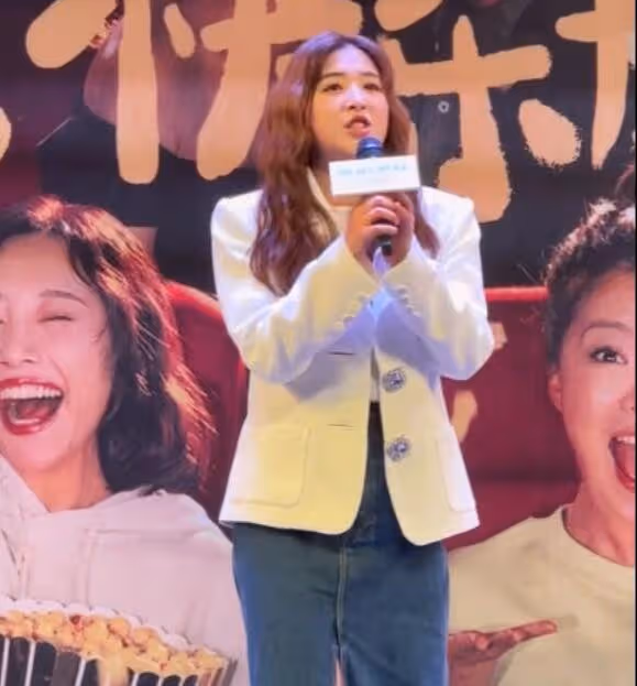 33歲張含韻唱歌上氣不接下氣,胖到認不出,誰規定女明星不能胖?
