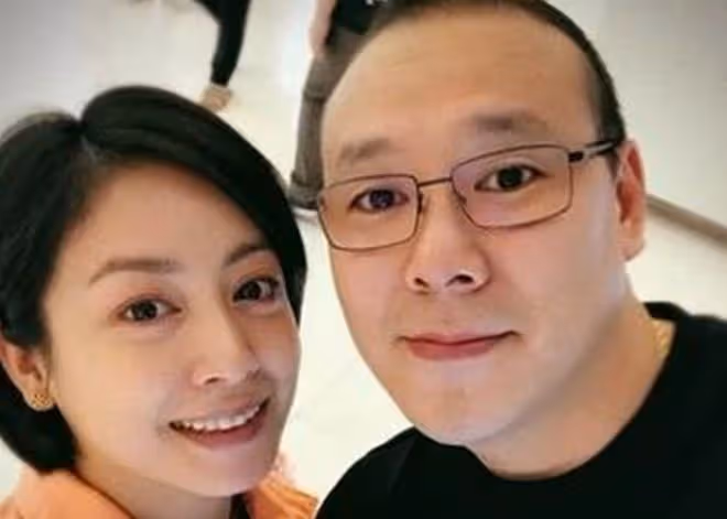 43歲女星宣布與富商離婚！開懷大笑毫不難過，男方被曝多次出軌