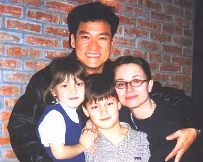 62歲周華健低調回家鄉,高級餐廳吃飯被偶遇,幫粉絲買單很豪氣