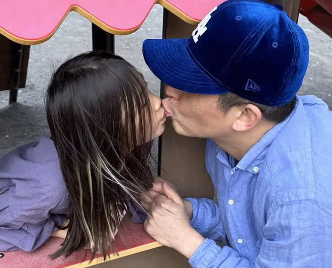 陳冠希曬老婆視角照，與6歲女兒嘴對嘴親吻直呼很浪漫，毫不避嫌