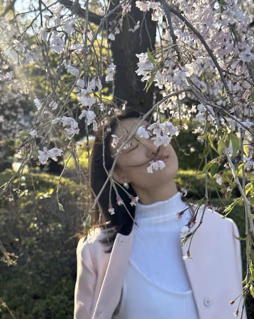 陳冠希曬老婆視角照，與6歲女兒嘴對嘴親吻直呼很浪漫，毫不避嫌
