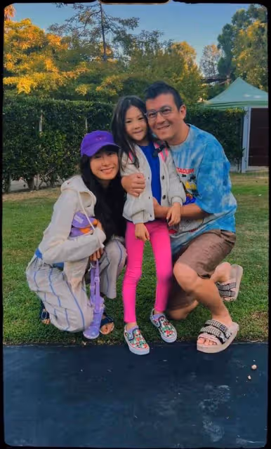 陳冠希曬老婆視角照,與6歲女兒嘴對嘴親吻直呼很浪漫,毫不避嫌