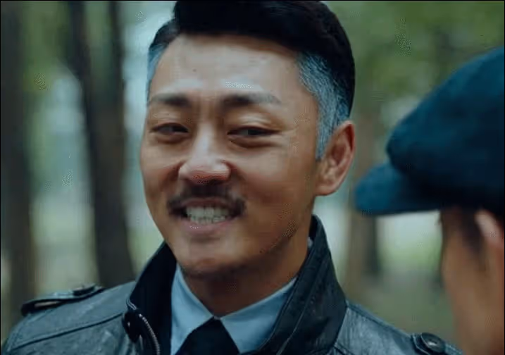 好好的一群「大叔」,為何也要跟風去做一套奶奶的假牙