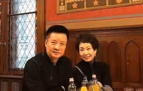 閻維文：陪妻子抗病34年，同甘共苦40年，65歲享天倫之樂