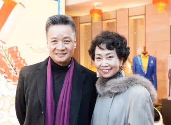 閻維文：陪妻子抗病34年，同甘共苦40年，65歲享天倫之樂