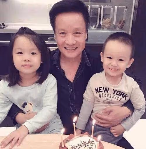 閻維文：陪妻子抗病34年，同甘共苦40年，65歲享天倫之樂