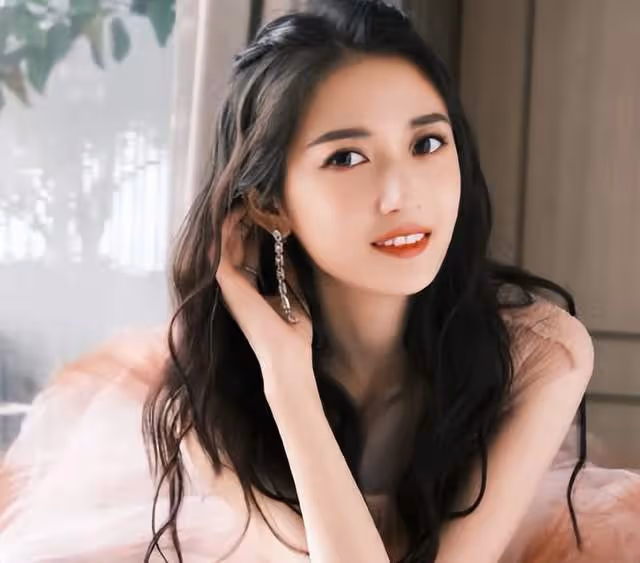 陳鈺琪贊《薄冰》邱映霞演得好,導演幾次請吳越沒請到,原因超搞笑
