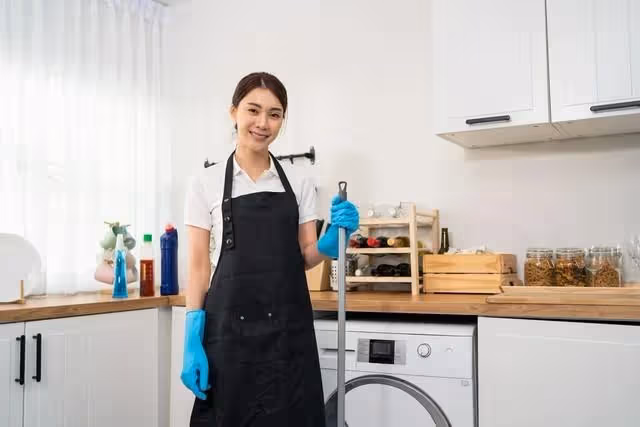 大姑子一直以來看不起我,她買了新房子,婆婆讓我送幾樣家具