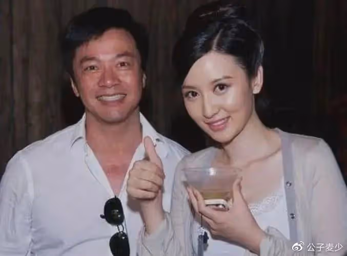 情史豐富,娛樂圈沒人敢娶她,唯一敢娶的人,凈身出戶也要離婚!