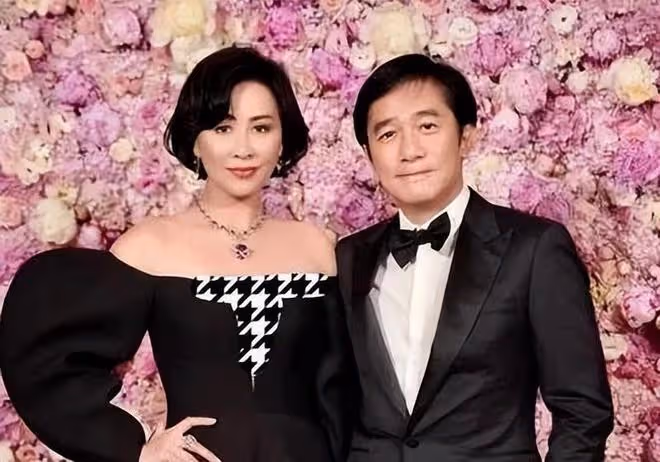 坐法國總統專機回國,與老公晚年恩愛,鞏俐對比同期女演員贏麻了