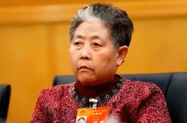 「老乾媽」虧了12億後，75歲陶華碧再出山，直播帶貨遭滑鐵盧