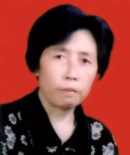 「老乾媽」虧了12億後，75歲陶華碧再出山，直播帶貨遭滑鐵盧