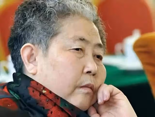 「老乾媽」虧了12億後，75歲陶華碧再出山，直播帶貨遭滑鐵盧