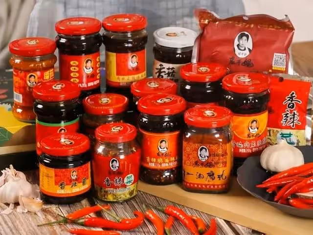 「老乾媽」虧了12億後,75歲陶華碧再出山,直播帶貨遭滑鐵盧