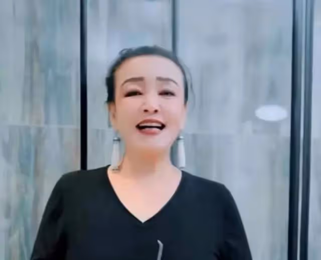 金星張蘭隔空對罵,兩人疑積怨頗深,張蘭曾挖過金星直播間小鮮肉
