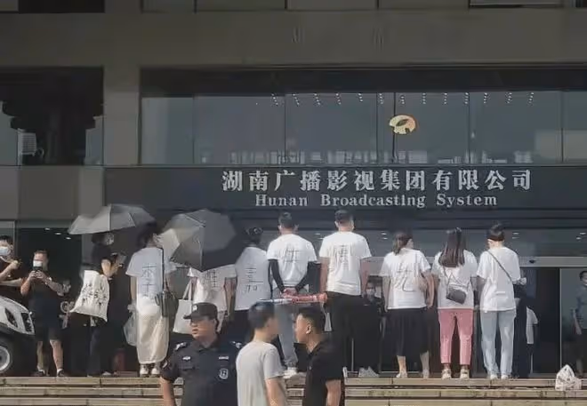 又一明星塌房!穎兒代言品牌爆雷,涉案金額超百萬,七八十人被騙