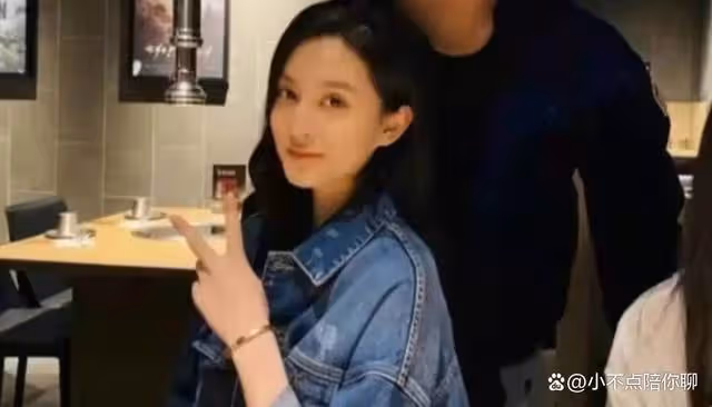 毛阿敏的女兒竟是我們熟悉的她？19歲身高173，眼窩深邃太像娜扎！