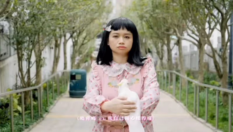 薛影儀洗腦MV清明節上架  點擊率1天破33萬網笑「祖先顯靈」