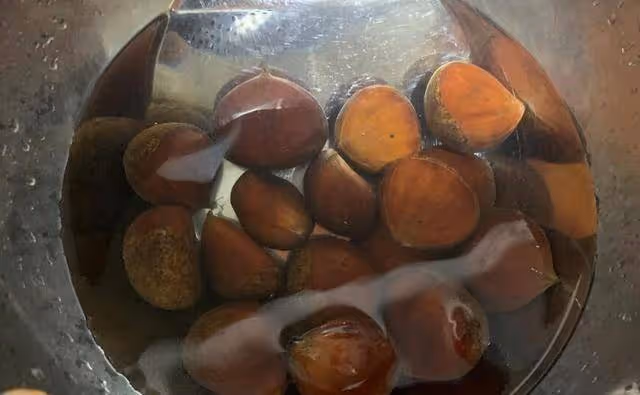 想吃「糖炒板栗」不用花錢買,電飯鍋就能做,比買的還好吃!