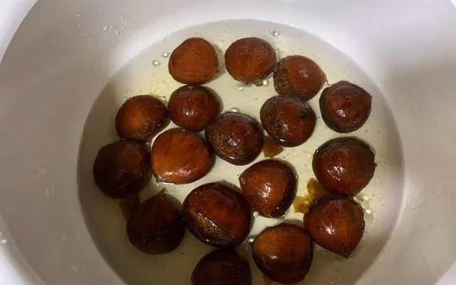 想吃「糖炒板栗」不用花錢買,電飯鍋就能做,比買的還好吃!