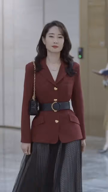 殷桃的臀,李小冉的胸,告訴你什麼叫中年女星獨有的「性張力」