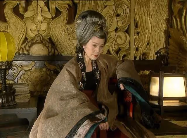 姐弟戀成癮?秦嵐的新戀情,還能爽多久?