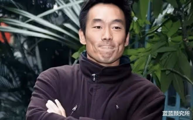 香港知名男星疑抑鬱，難走出離婚陰霾，前妻婚內出軌