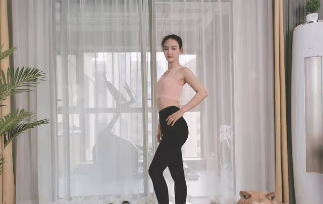 提臀顯瘦瑜伽褲，打造優美的身材比例，讓身材看起來更加勻稱性感