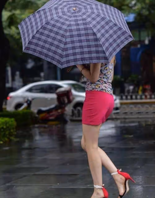 包臀時尚靠身材提升，擁有完美的體形能駕馭多種服飾