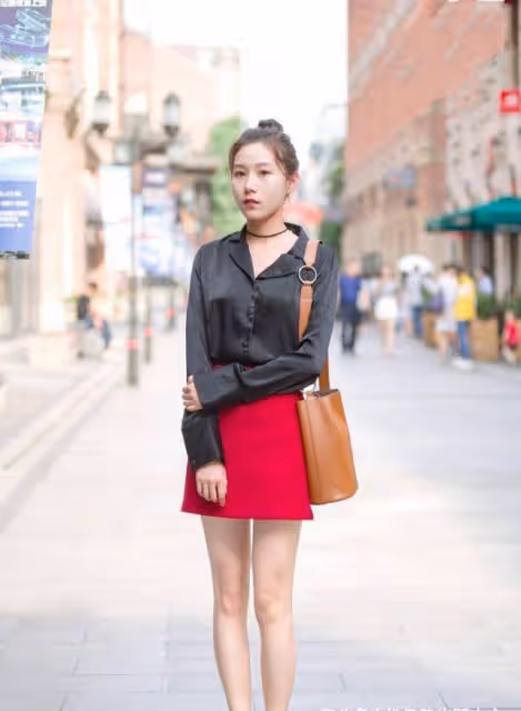 身材高瘦的女人，多嘗試包臀裙，時尚性感兩不誤