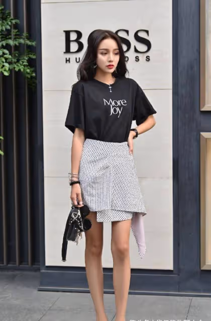 身材高瘦的女人，多嘗試包臀裙，時尚性感兩不誤