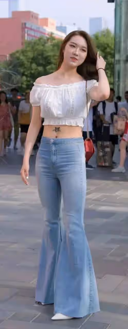 近看豐潤的打底褲美女，看起來特別舒適，提臀顯瘦