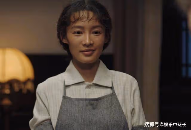 《人生之路》穿上名牌衣，化上淡妝的巧珍，美成了高加林的理想型