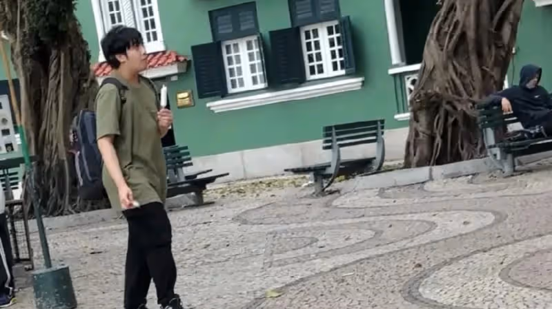 費曼澳門被偶遇，吳鎮宇假裝聽不見打招呼被指耍大牌，獲網友澄清