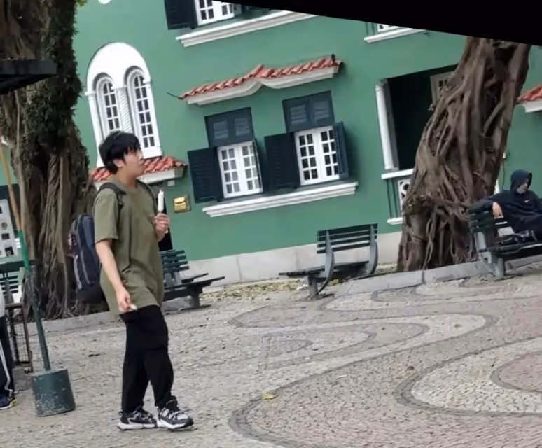 費曼澳門被偶遇,吳鎮宇假裝聽不見打招呼被指耍大牌,獲網友澄清