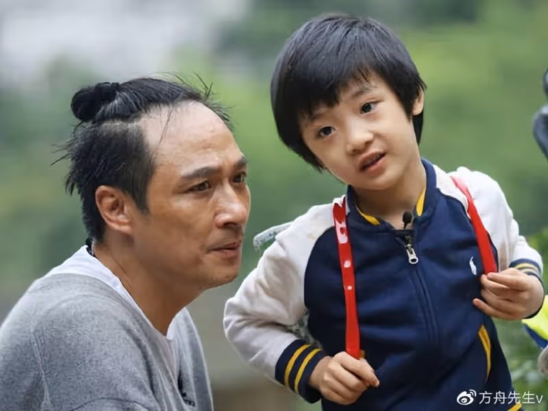 費曼澳門被偶遇,吳鎮宇假裝聽不見打招呼被指耍大牌,獲網友澄清