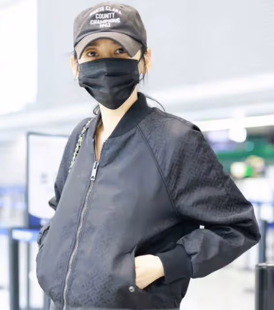 《浪姐4》專搞回憶殺,品如艾莉合體現身機場,身穿破洞褲太吸睛