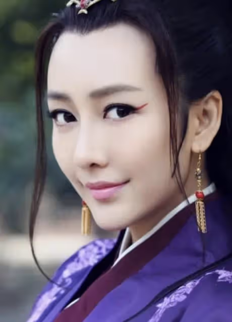 曝輕熟風女星隱婚出道裝單身,熱衷搞劇組夫妻,多人躺槍真假難辨