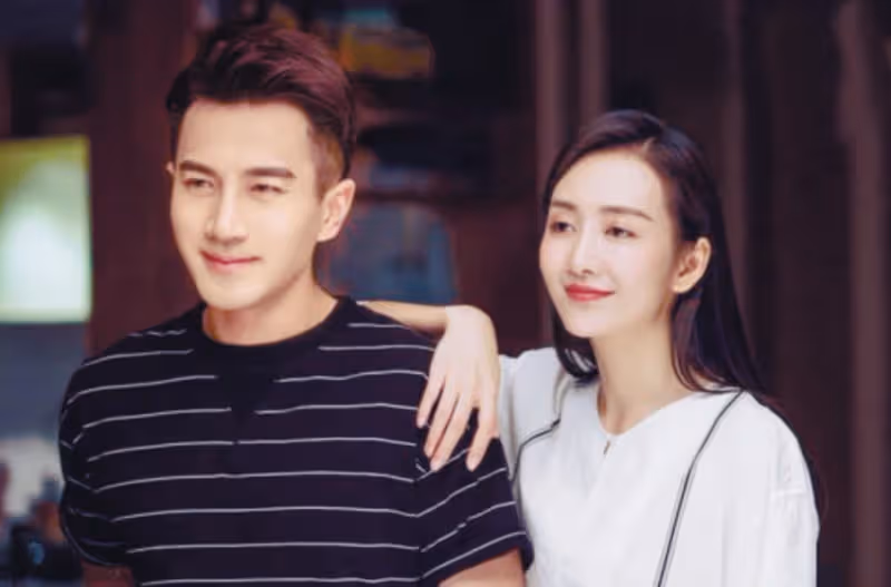 曝輕熟風女星隱婚出道裝單身，熱衷搞劇組夫妻，多人躺槍真假難辨