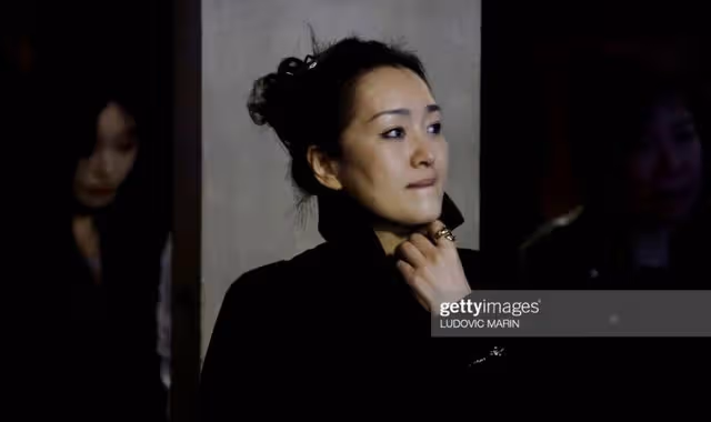 57歲鞏俐美出強大!生圖皮膚緊緻無瑕疵,中法晚宴上自稱中國人
