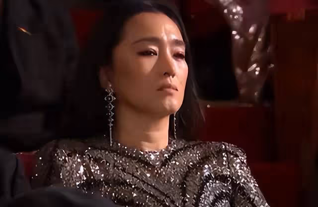 57歲鞏俐美出強大!生圖皮膚緊緻無瑕疵,中法晚宴上自稱中國人