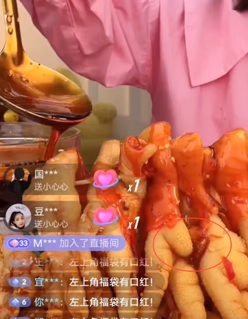 千萬粉網紅密子君又翻車!無骨雞爪內蟑螂蠕動,未道歉卻繼續帶貨