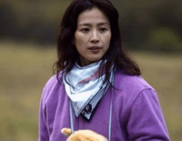 劉亦菲母親劉曉莉:傲人身材,比女兒還美,至今單身