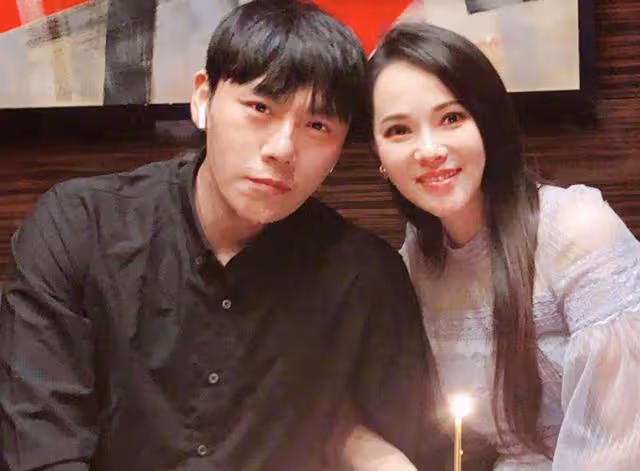秦昊叫伊能靜旅遊刷自己的卡太寵妻?背地裡卻研究離婚相關的書