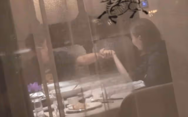 秦昊叫伊能靜旅遊刷自己的卡太寵妻?背地裡卻研究離婚相關的書