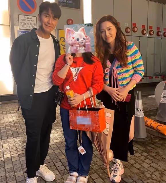 馬國明帶小13歲女友到奢侈品店血拚!自己衣服卻穿到爛,還不扔掉