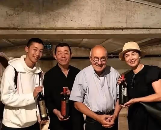 蔣雯麗家庭合照罕曝光,兒子又高又帥心情好,不受媽媽非議影響