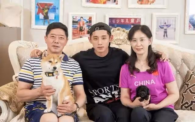 曝張繼科被帶走調查,代言商品降價處理,粉絲1分錢甩賣他的周邊