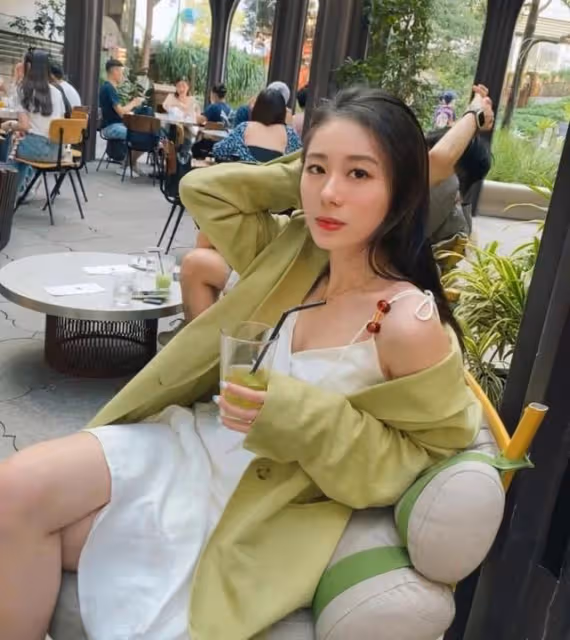 恭喜!前港姐越愛越高調戀情曝光,男方家庭富貴是唱片公司太子爺