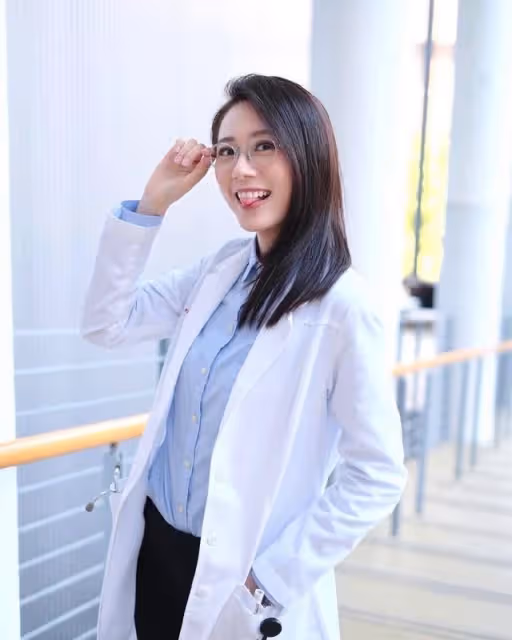 恭喜!前港姐越愛越高調戀情曝光,男方家庭富貴是唱片公司太子爺